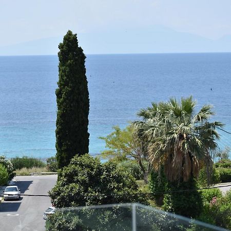 Sea View Luxury Apartment In Nea Kallikratia. Nea Kallikrateia Екстериор снимка