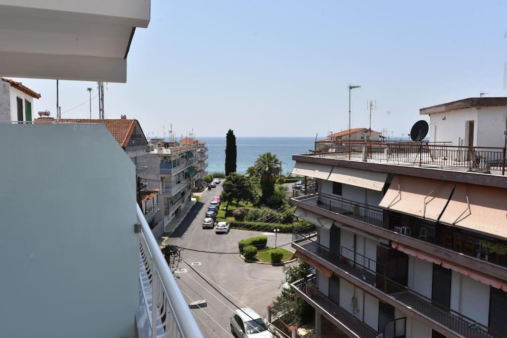 Sea View Luxury Apartment In Nea Kallikratia. Nea Kallikrateia Екстериор снимка